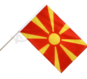 schnelle lieferung benutzerdefinierte polyester mini hand mazedonien nationalflagge
