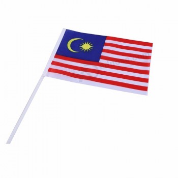 amostra chuangdong fabricar 100% poliéster mão bandeira da malásia com pólo plástico