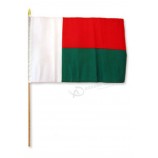 12 inch x 18 inch (6-pack) Madagascar-stickvlag met houten staf voor thuis en optochten, officieel feest, alle weersomstandigheden binnenshuis buitenshuis