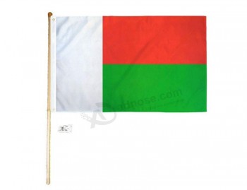venta al por mayor superstore 3x5 3'x5 'bandera de poliéster de madagascar con asta de bandera de 5' (pie) Kit con soporte de montaje en pared y tornillos (importados)