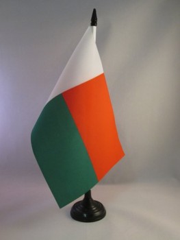 bandeira de mesa de madagascar 5 '' x 8 '' - bandeira de mesa de madagascar 21 x 14 cm - base e vara de plástico preto