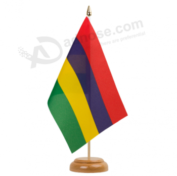 Heiße verkaufende Mauritius-Tischplattenflagge mit Holzfuß