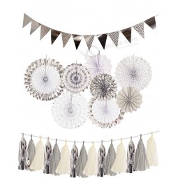 decorazioni di fidanzamento in argento, decorazioni per ventagli di carta argentata + bandierine triangolari in stendardo con bandierine in stendardo + ghirlande con nappine in car