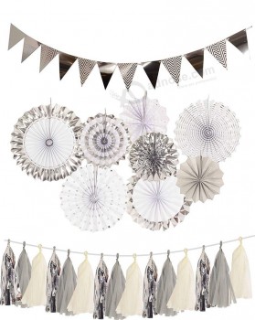 silberne Verlobungsdekorationen, silberne Papierfächerdekorationen + glitzernde Papierwimpelbanner-Dreieckflaggen + Seidenpapierquastengirlande