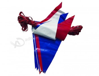 Banderín polivinílico triangular de 100 pies - doble costura - ROJO, blanco y azul
