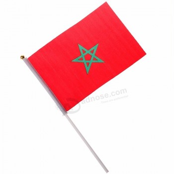 摩洛哥手持飞行国旗挥舞着节日狂欢狂欢迷你手旗