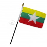 bandiera sventolante mano nazionale in poliestere myanmar con stecca