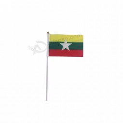 лучшие продажи на заказ высокое качество мьянма рука, размахивая флагом