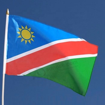 Namibia bandera ondeando de mano con palos