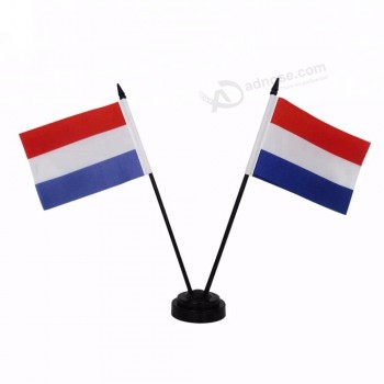 kleine Plastiktabelle kennzeichnet niederländische Flagge