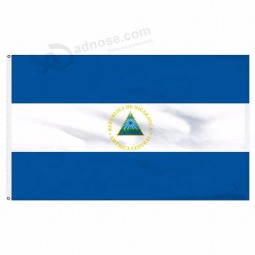 bandiera Nicaragua in poliestere con stampa 3x5ft appesa all'aperto