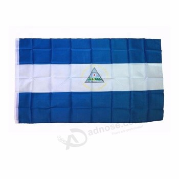 Digital gedruckte Nationalland Nicaragua-Flaggen im Freien