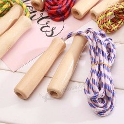 fabriek groothandel houten handvat springtouw met nylon voor kinderen springtouw training