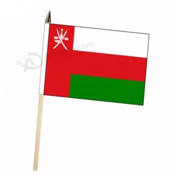 Personnalisé n’importe quel logo livraison rapide Oman main agitant le drapeau avec bâton en plastique