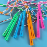 los fabricantes de la cuerda de saltar venden al por mayor las cuentas suaves personalizadas cuerda de salto de bambú para saltar en la educación física