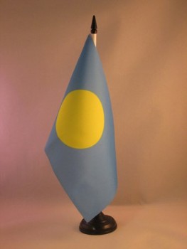Drapeau de table Palau 5'' x 8'' - Drapeau de bureau palaosien, 21 x 14 cm - Bâton et base en plastique noir