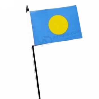 Vente en gros personnalisé mini pays Palau national tenu à la main agitant le drapeau