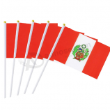 fans juichen peru land draagbare vlaggen zwaaien