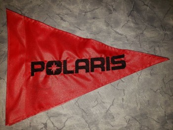polaris 빨간 삼각형 UTV 플래그입니다. 규칙적이고 가벼운 기둥과 채찍에 적합