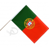 bandiera sventolante tenuta in mano del Portogallo di buona qualità per incoraggiare