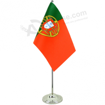 会议办公室葡萄牙国旗与金属底座