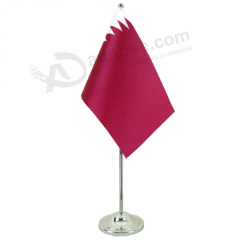 bandera de mesa qatar con base de metal / bandera de escritorio qatar con soporte