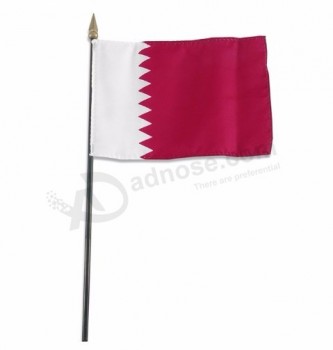 bandiera promozionale all'ingrosso del qatar d'ondeggiamento della mano