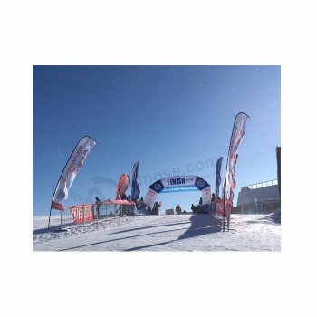 Bannière volante promotionnelle personnalisée plage drapeau en forme de larme de plume pour l’événement