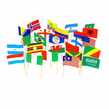 Vente en gros de fournitures de fête mini taille drapeau à main en bambou avec bâtons
