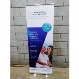 Benutzerdefinierte Logo-Design Druck Aluminium versenkbare drehbare Werbeanzeige Scroll Roll Up Stand Banner