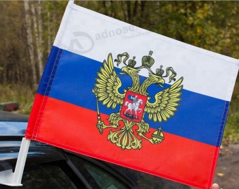 Fabrik, die russische Flagge des Autofensters mit Plastikpfosten verkauft