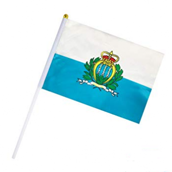faible MOQ polyester San Marino tenant la main drapeau