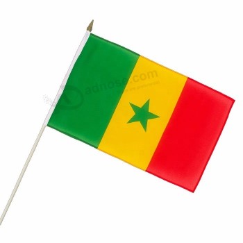 goedkope aangepaste de vlag van de het landhand van klein formaat Senegal