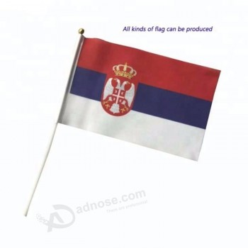 100% poliéster impreso serbia banderas de mano con poste de plástico