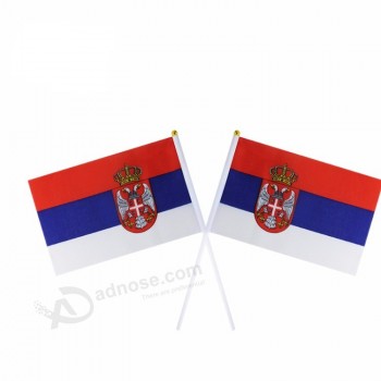 Promotion en gros 14 * 21cm Serbie agitant drapeau tenu à la main