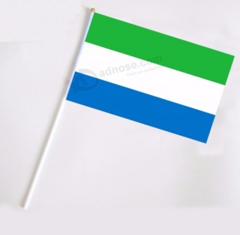 El festival de Sierra Leona de poliéster impreso personalizado al por mayor celebra banderas que agitan a mano