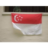 bandiera su misura del paese di Singapore su ordine professionale
