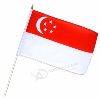 Fan, der kleiner Polyester-Staatsangehörigland-Singapur-Handflagge zujubelt