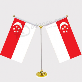 Drapeau national de table de Singapour / Drapeau de bureau de pays de Singapour