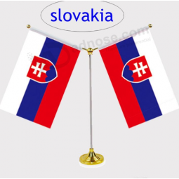 Dos banderas bandera de mesa de eslovaquia con base de matel