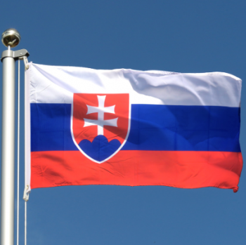 Accrocher les drapeaux nationaux de la Slovaquie pour l’extérieur