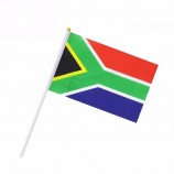 bandiera del Sud Africa agitando la mano sventolando bandiera calcio