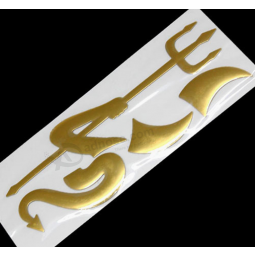 op maat gestanste 3d verhoogde metalen logo stickers met reliëf