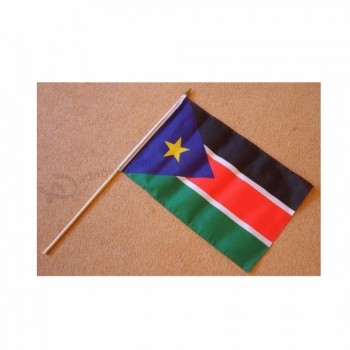 熱い販売の南スーダンは旗の国民10x15cmのサイズの手を振る旗を付けます