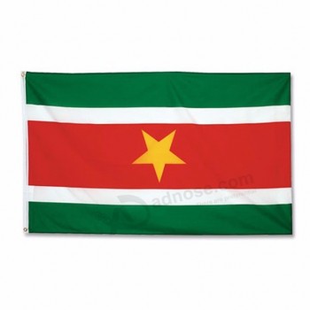 Drapeau national du Suriname Sranan en plein air