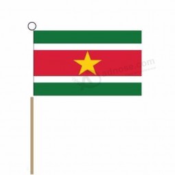 Holzstange und Kunststoffstange Land Surinam Handwelle Flagge