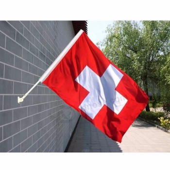 壁に取り付けられたスイス国旗スイスの壁の装飾的な旗