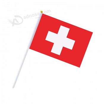 승진 스위스 국가 깃발을 들고