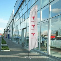 Drapeau plume Tesla pour les concessionnaires automobiles