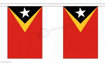 Timor-Leste (Timor oriental) Drapeau en polyester - 6m de long avec 20 drapeaux